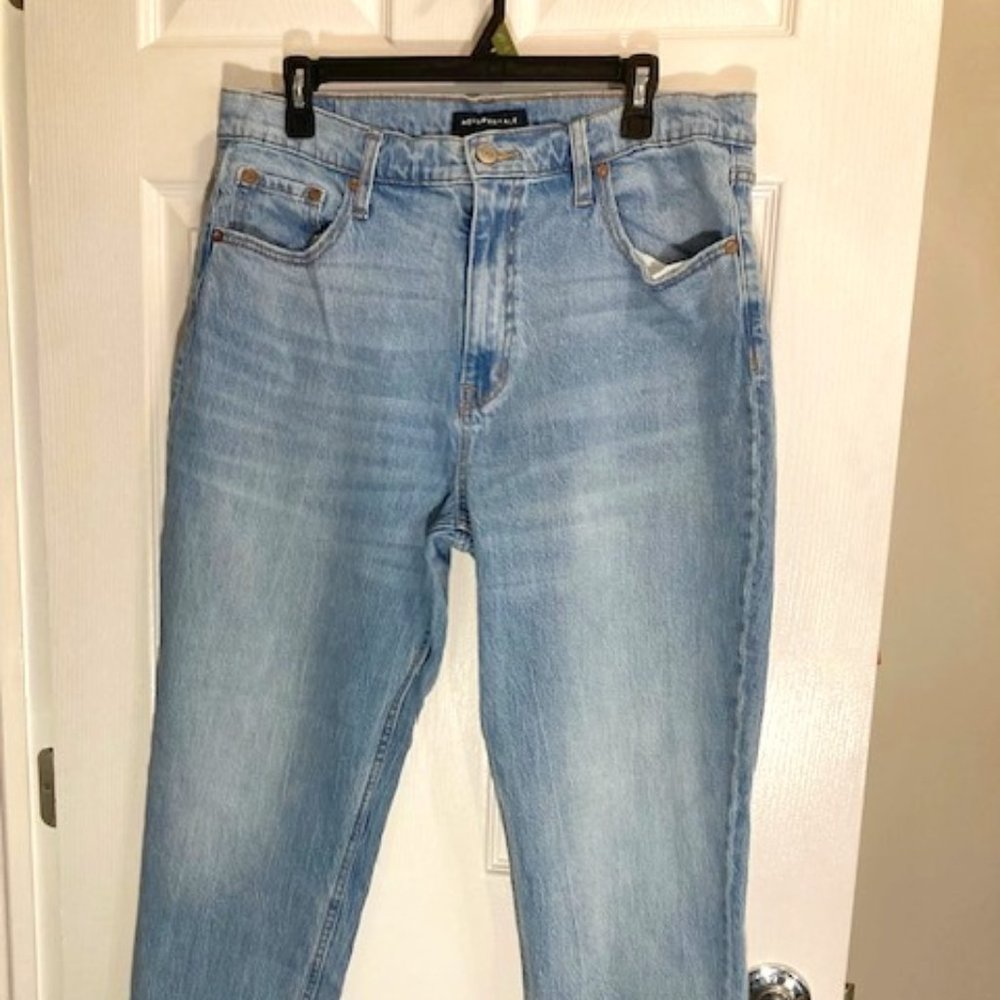 Aeropostale Light Wash High-Rise Jeans